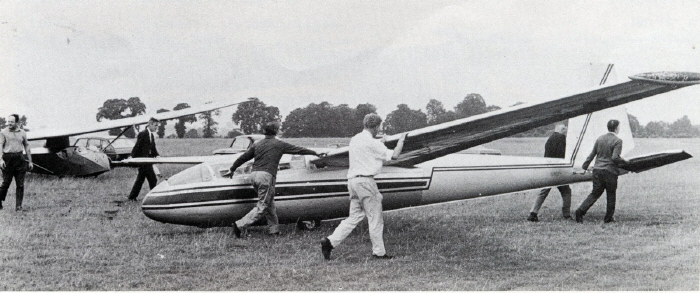 Blanik being returned to the launch point